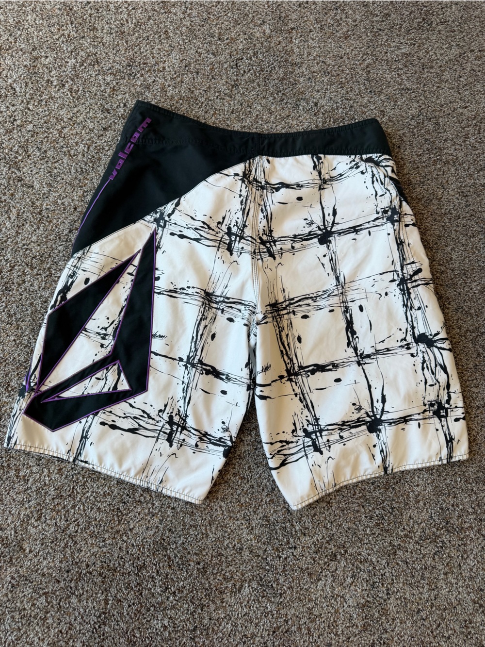 Volcom Mens Size 34 Boardshorts Black White Purple Stone Logo Surf Y2K